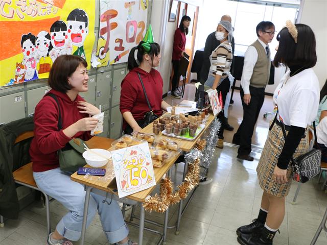 飲食模擬店:チュロス 焼きおにぎり 1部2年